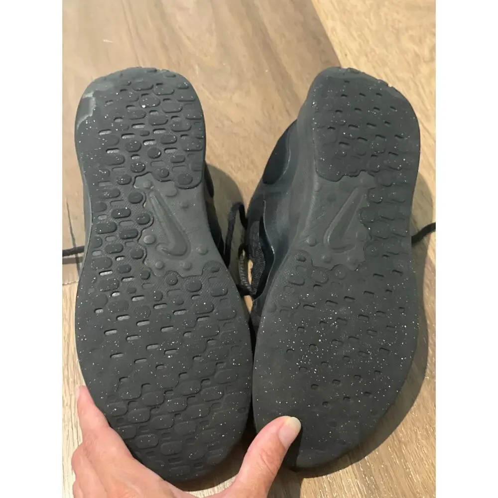 Nike Youth Size 5.5 Revolution 7 Sneakers Black Sneakers